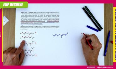 O citral, substância de odor fortemente cítrico, é obtido a partir