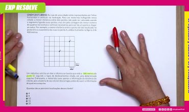 As ruas de uma cidade estão representadas por linhas horizontais e verticais na