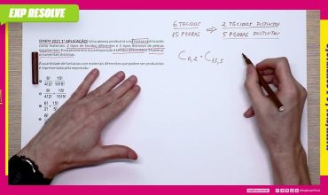 Uma pessoa produzirá uma fantasia utilizando como materiais: 2 tipos de