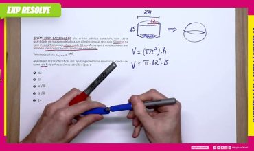 Um artista plástico construiu, com certa quantidade de massa modeladora, um cilindro