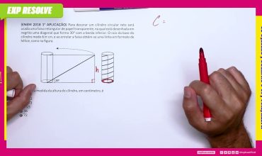 Para decorar um cilindro circular reto será usada uma faixa retangular de papel