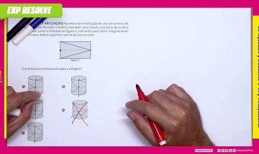 Na reforma e estilização de um instrumento de percussão, em formato cilíndrico