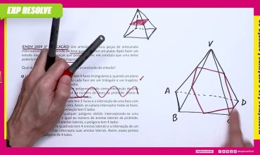 Um artesão construiu peças de artesanato interceptando uma pirâmide de base
