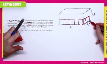 Considere um caminhão que tenha uma carroceria na forma de um paralelepípedo
