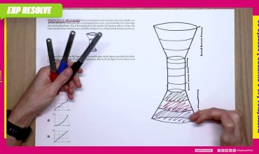 Para comemorar o aniversário de uma cidade, um artista projetou uma escultura