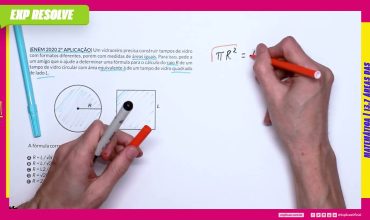 Um vidraceiro precisa construir tampos de vidro com formatos