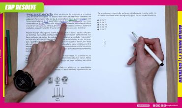 Uma professora de matemática organizou uma atividade associando