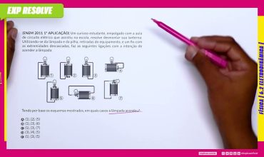 Um curioso estudante, empolgado com a aula de circuito elétrico que
