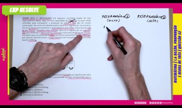 Um pequeno caminhão dispõe de dois reservatórios vazios,