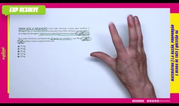 Uma mãe recorreu à bula para verificar a dosagem de um